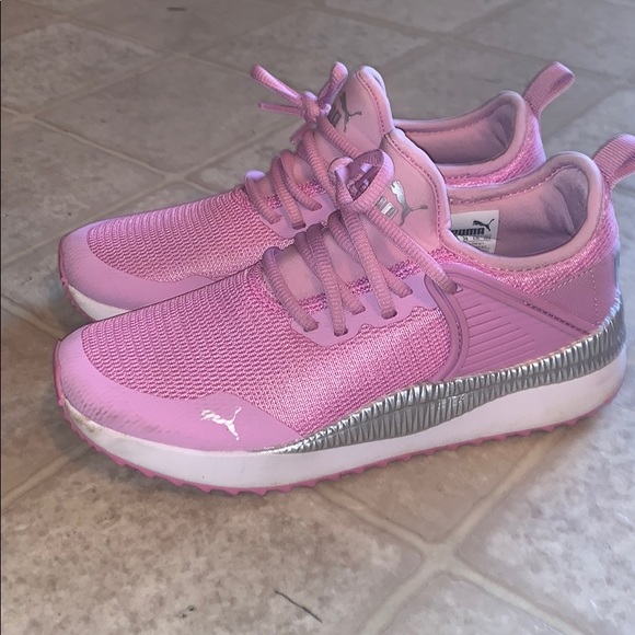 Puma girls size 4.5Y - Picture 2 of 3